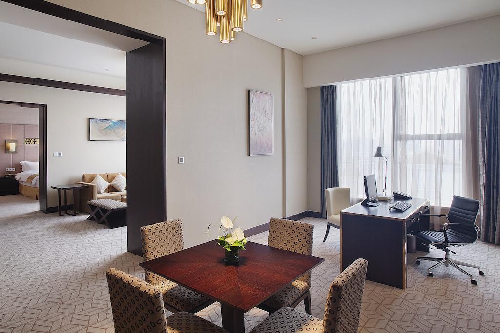 Datong Grand Hotel Room photo